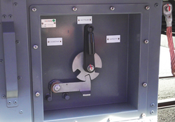 On board 3 positions disconnector switch panel with locking mechanism